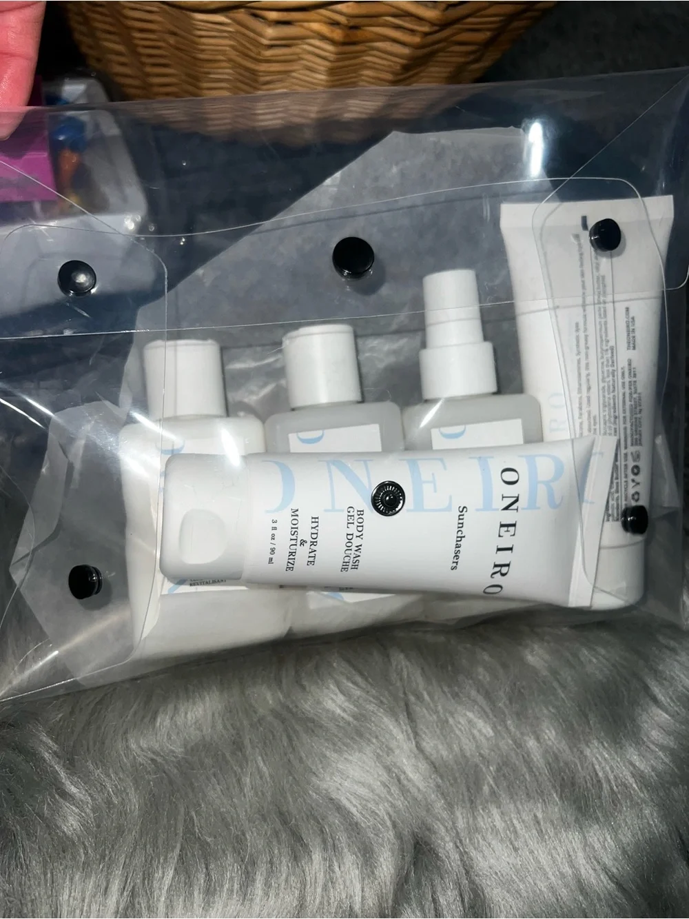 NWT Oneiro Sunchasers Ready, Go Kit 5pc Travel Set Shampoo Body Wash & Clutch